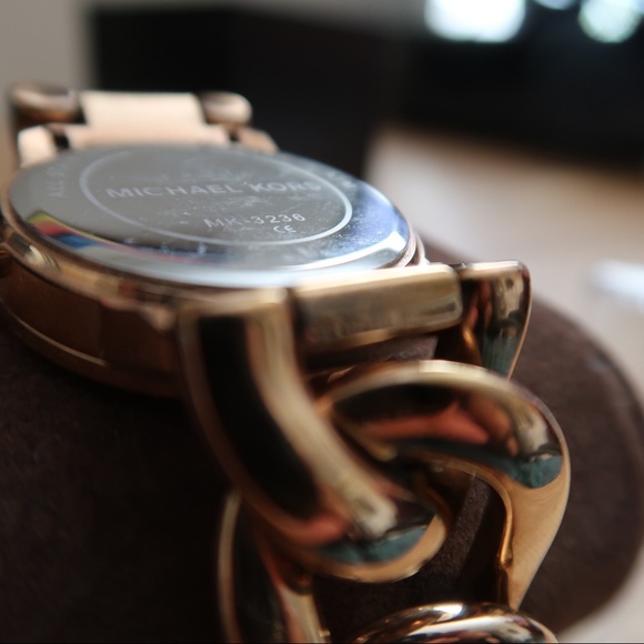 Michael Kors Rose Gold Watch - Picture 6 of 8